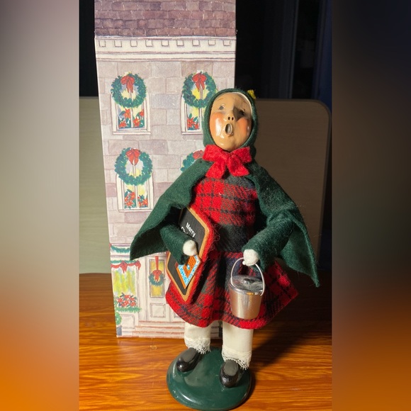 1993 Byers Choice School Girl Caroler w/Christmas Slate,School Book & Lunch Pail - Picture 2 of 6